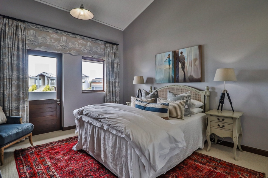 5 Bedroom Property for Sale in Oubaai Western Cape